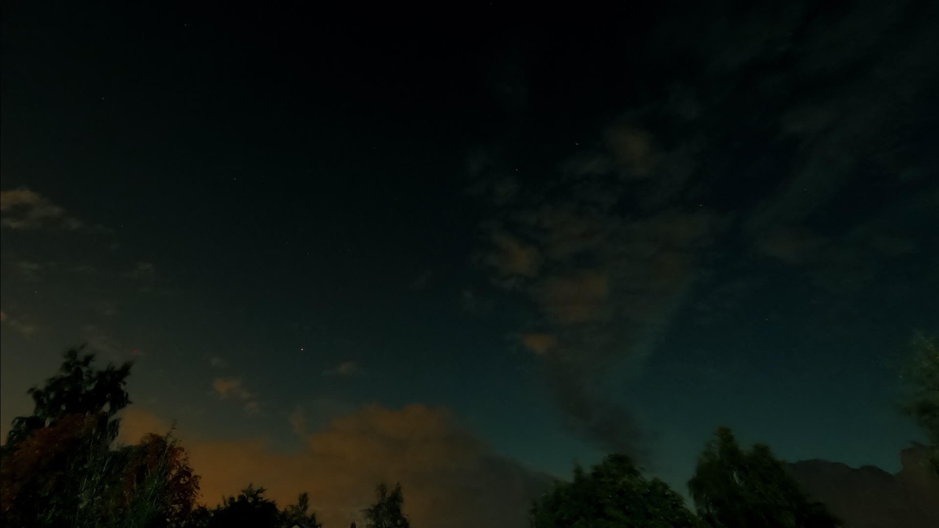 夜幕倒塌了城外的白丝天空云和星星视频的预览图