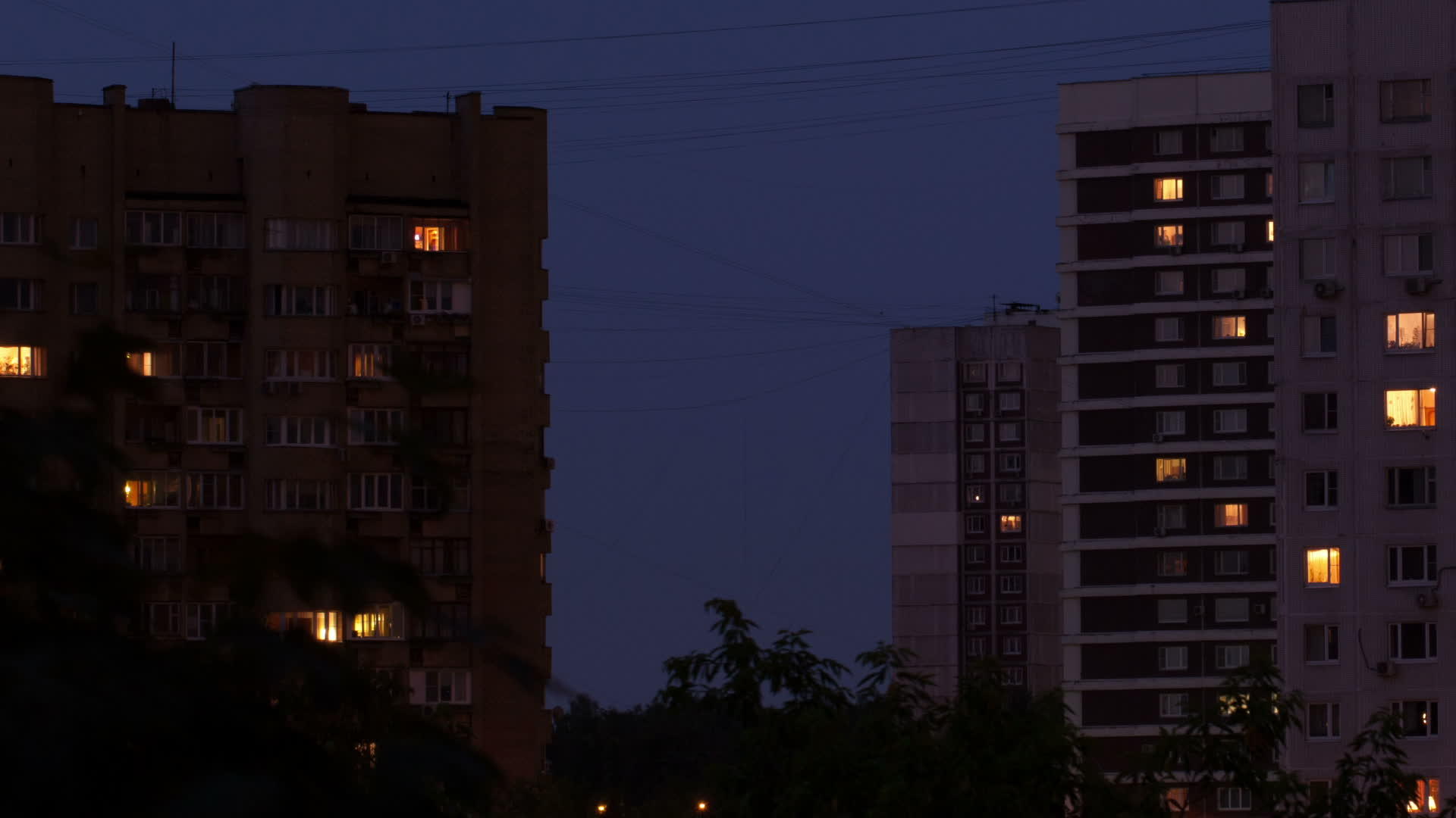 夜间建筑视频的预览图