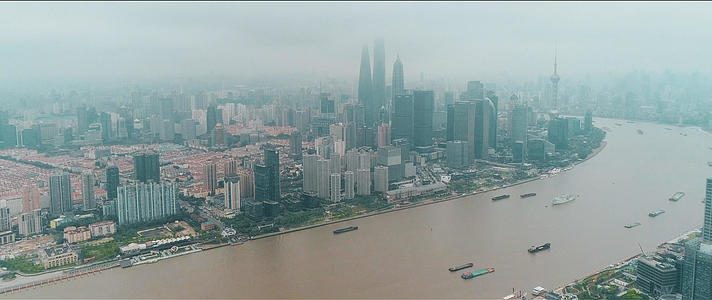 阴雨天城市航拍视频的预览图