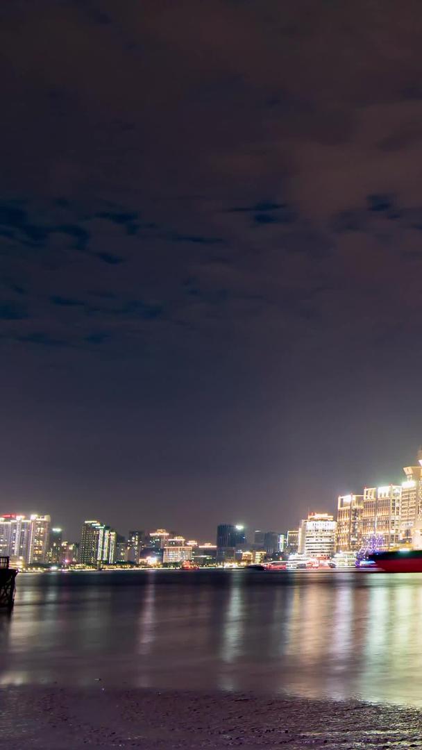 延迟上海黄浦江外滩商务大厦夜景视频的预览图