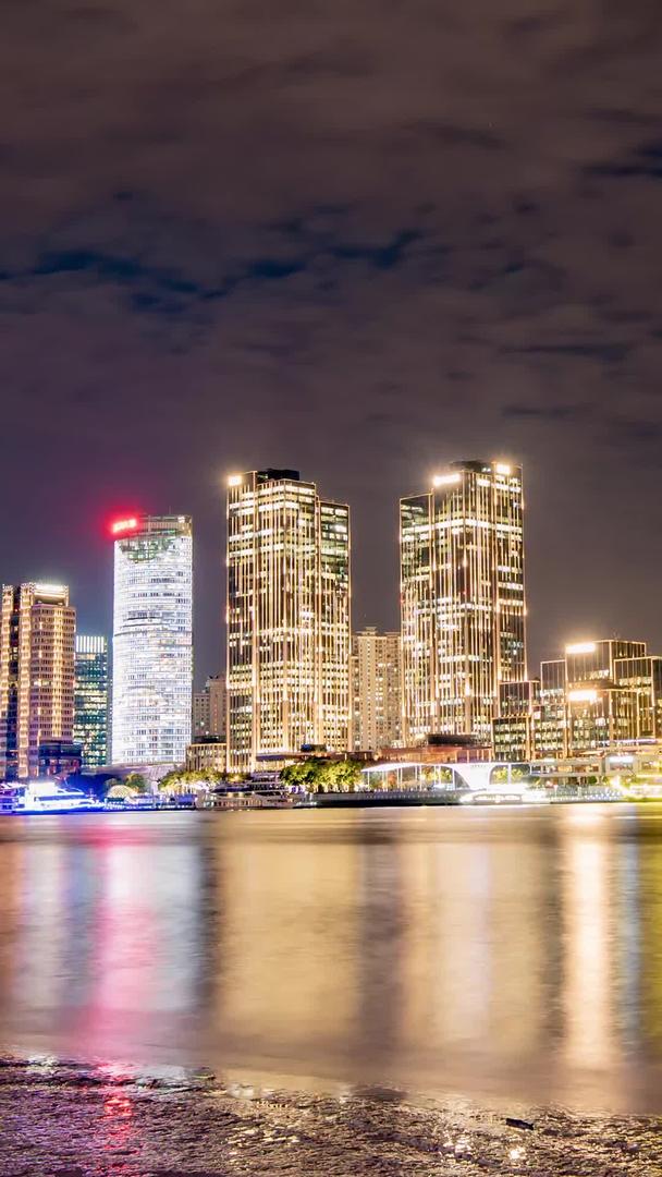 延迟上海黄浦江外滩商务大厦夜景视频的预览图