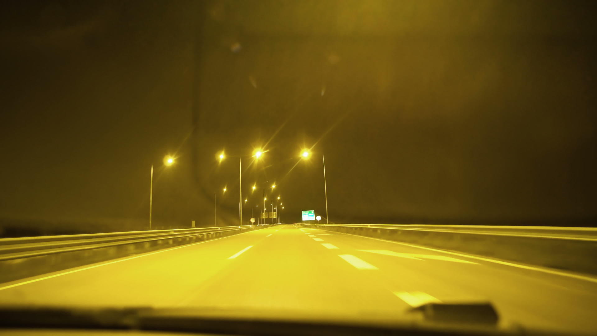 晚上在马塞多尼亚开车视频的预览图