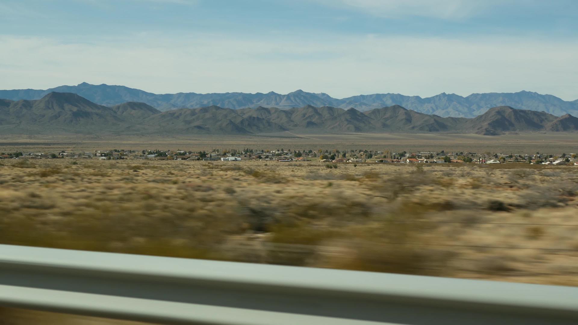 从亚利桑那州的大峡谷出发的公路旅行视频的预览图