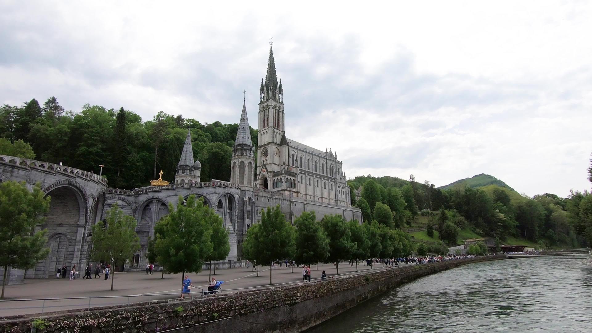 法兰西的卢尔德Basilica视频的预览图