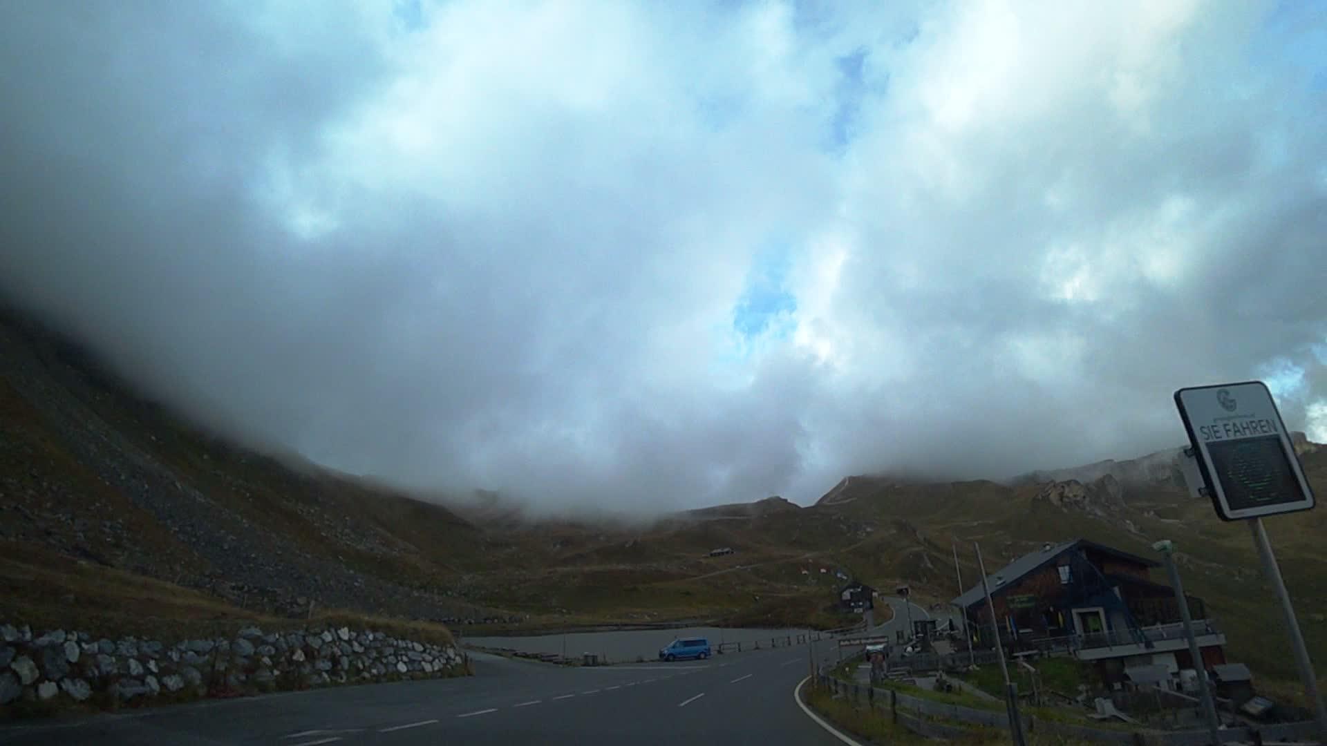 在奥斯特里亚山口顶部驾驶视频的预览图