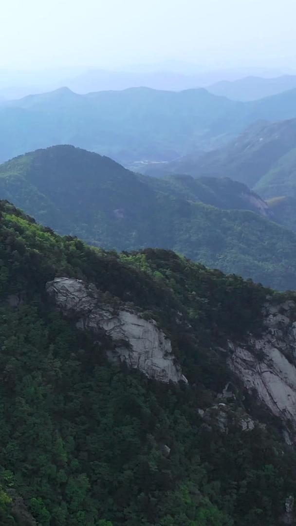 湖北天堂寨山顶航拍自然风光视频的预览图