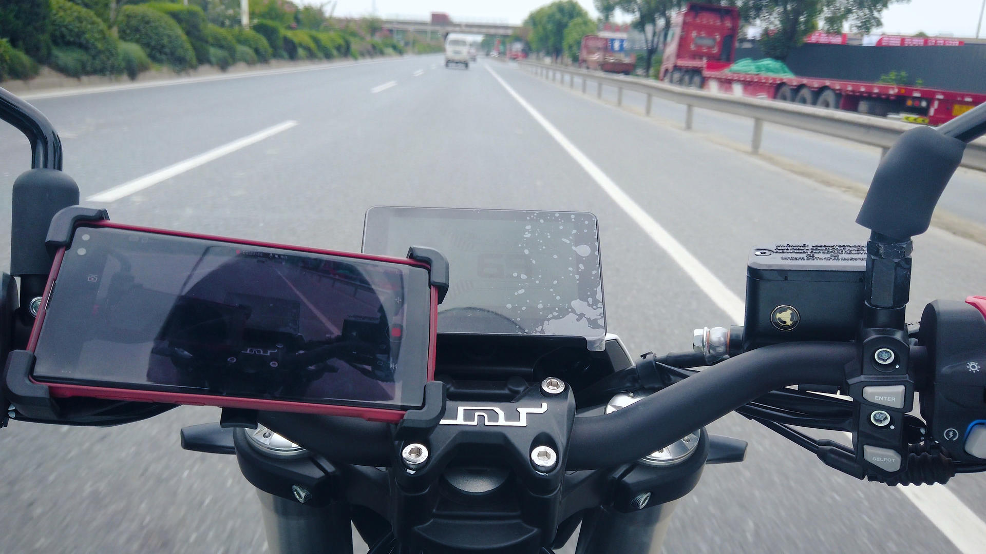 4K第一人称视角VR拍摄摩托车骑行过程视频的预览图