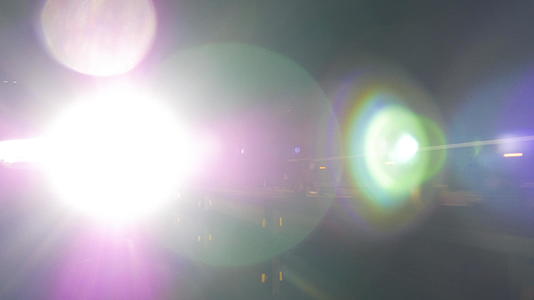 由卡车上的相机发射的闪光照明弹视频的预览图