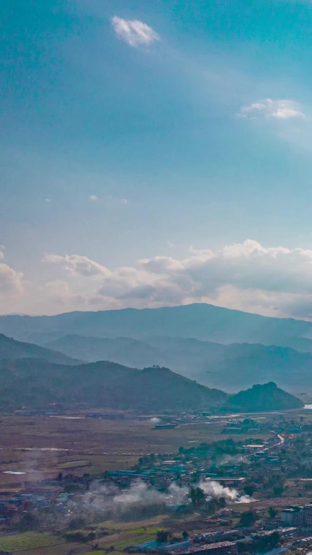 中缅边境瑞丽江两岸航拍蓝天白云延时摄影视频的预览图