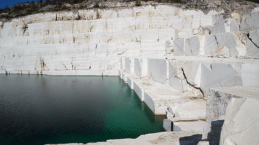 马赛多尼亚大理石湖Pamukkale周围的巨大视频的预览图