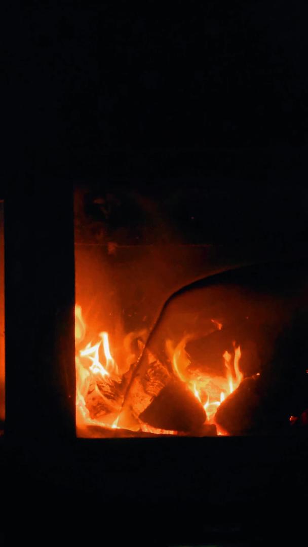 冬季室内取暖壁炉视频的预览图