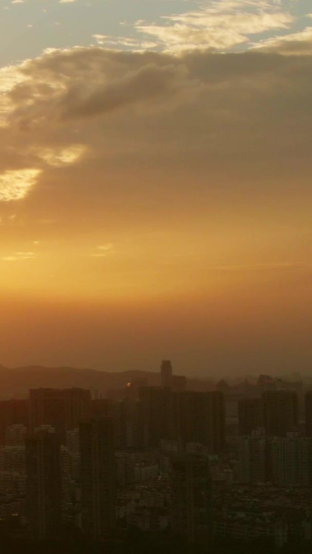 杭州钱江新城航拍逆光唯美夕阳视频的预览图