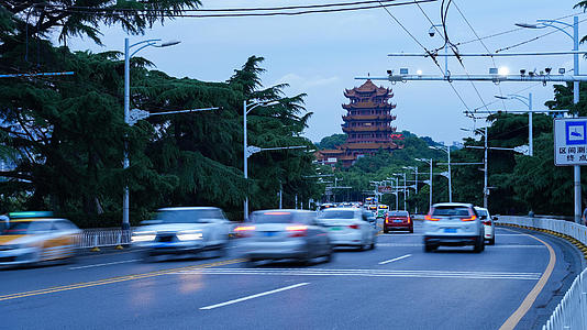延时摄影4k素材城市地标武汉黄鹤楼道路交通车流视频的预览图