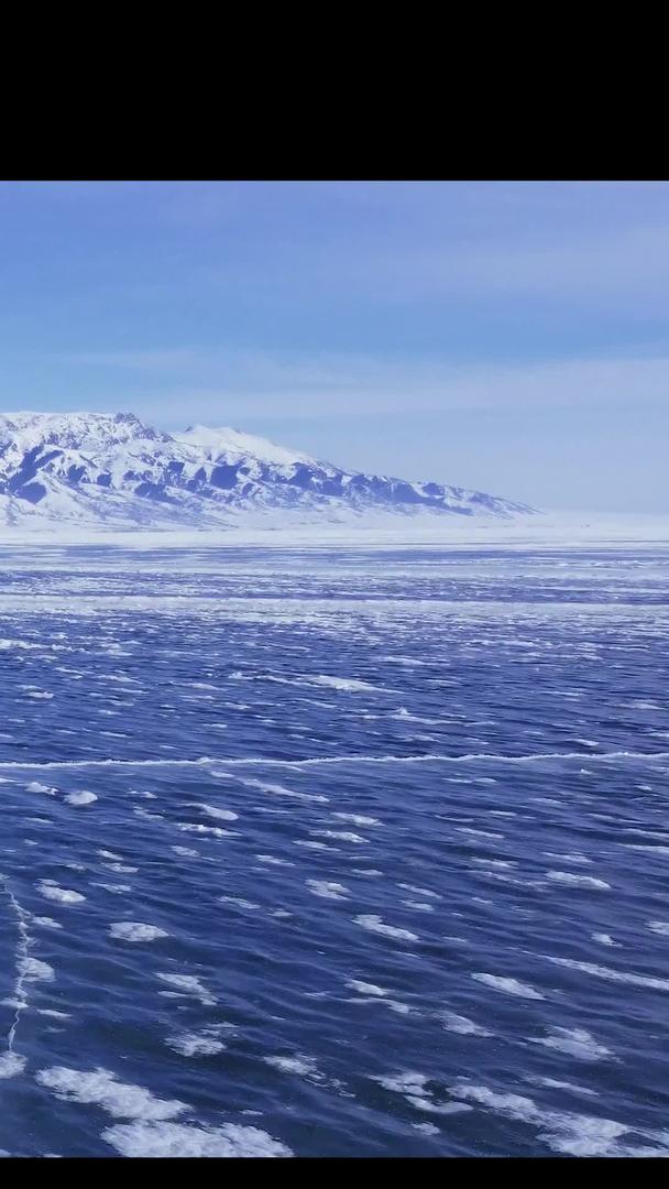 木湖冰面广阔的航拍赛里木湖景观视频的预览图