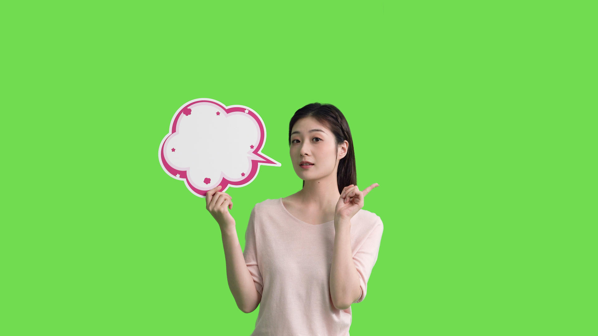 4k女生手拿KT板气泡框对话框说话动作绿幕抠像视频视频的预览图
