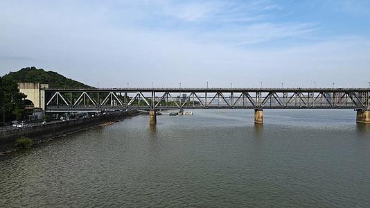 4K航拍杭州非遗钱江大桥钱塘江城市天际线视频的预览图