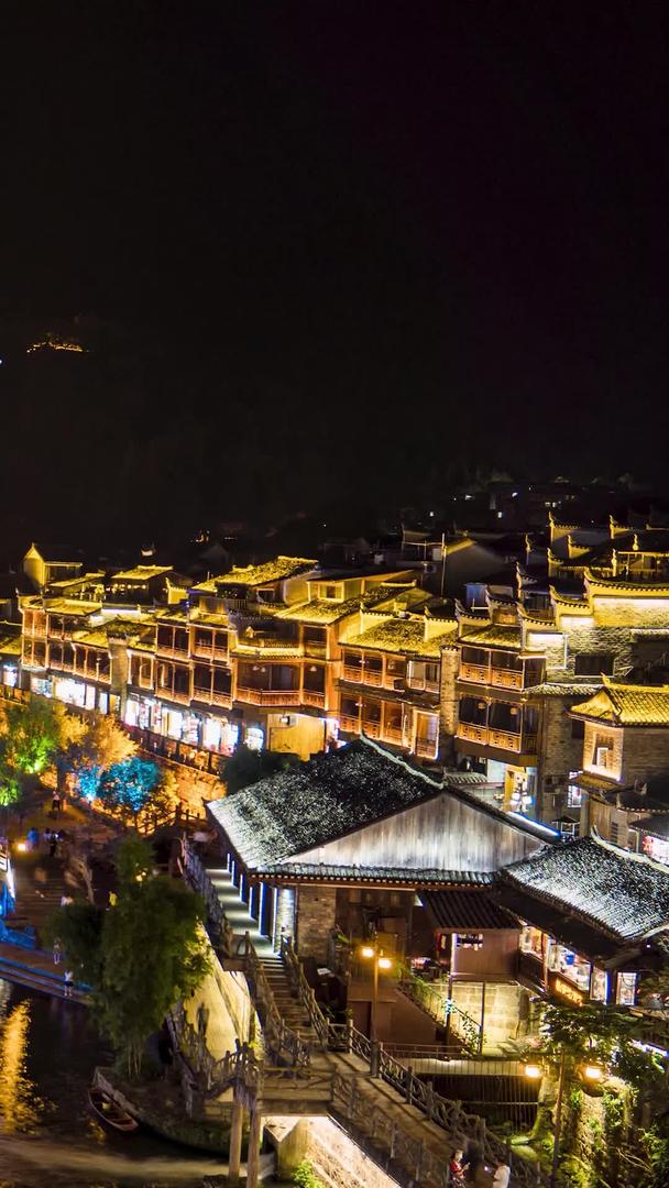 湖南省湘西凤凰古城雪桥夜景延时摄影视频的预览图