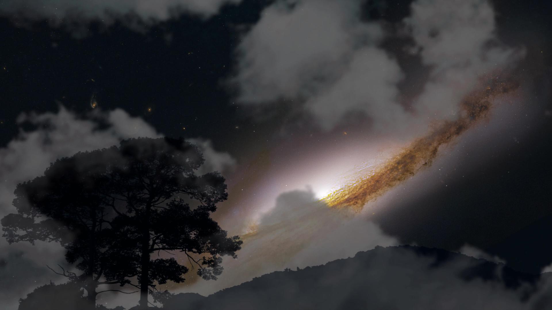 银河系的圆形景象在月山和大树的夜空中向后倾斜视频的预览图
