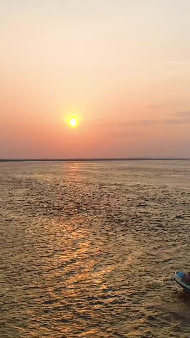 黄河日落游船航拍视频的预览图