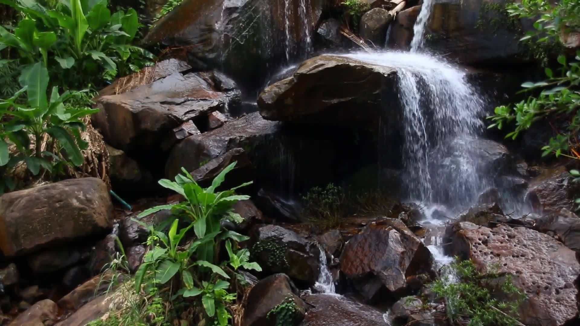 清洁和自然饮用水视频的预览图