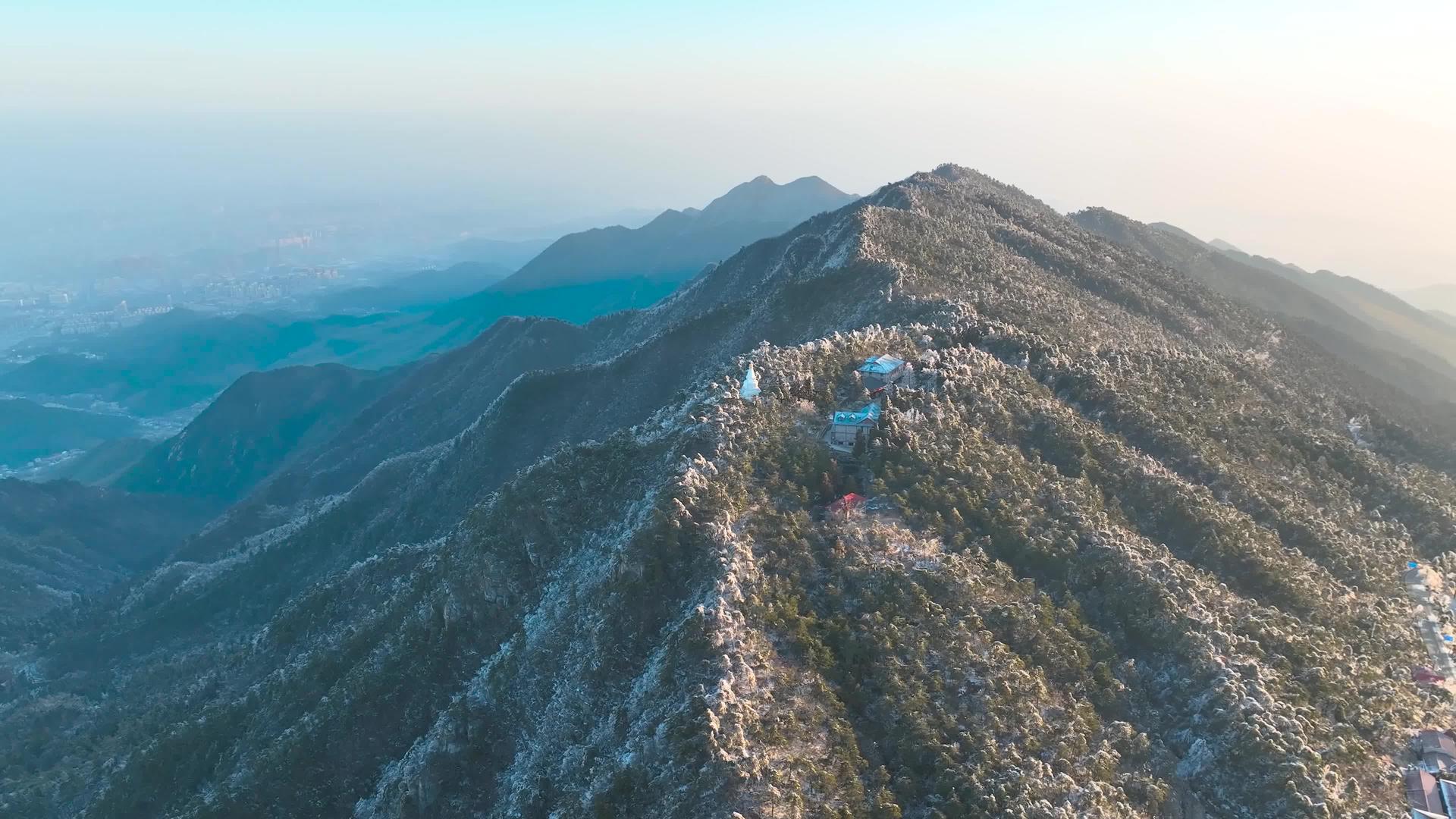 江西庐山风景区4K航拍庐山雪景庐山雾凇自然风景雪山视频的预览图