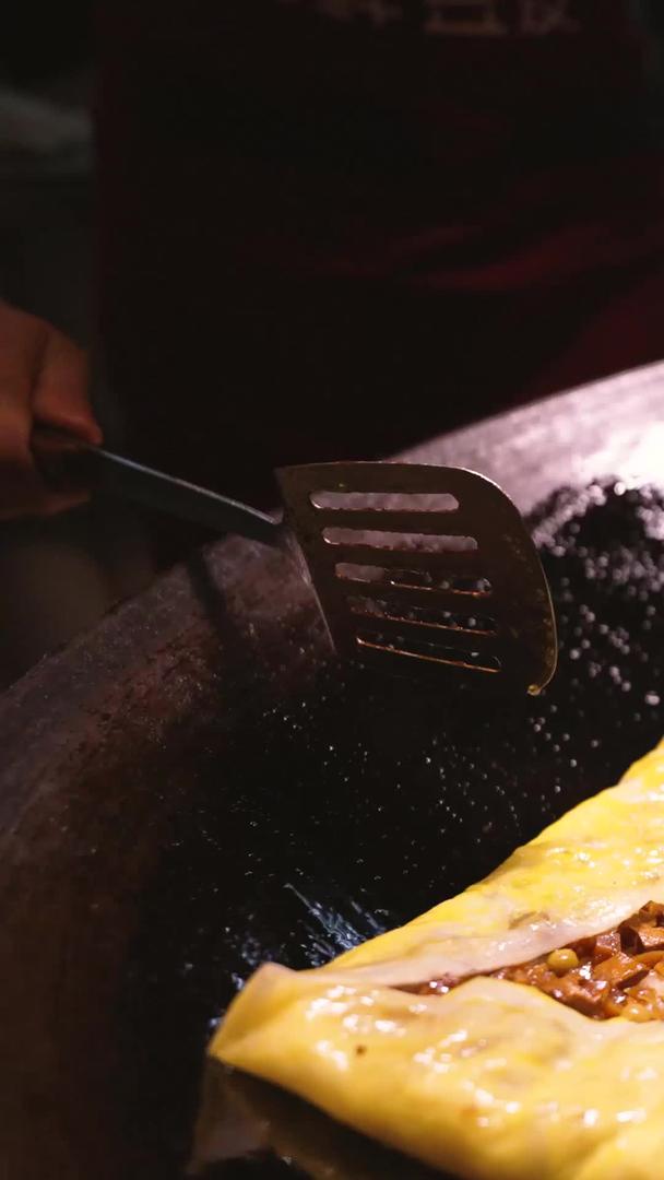 材料慢镜头升格拍摄湖北特色小吃早餐豆皮制作工艺视频的预览图