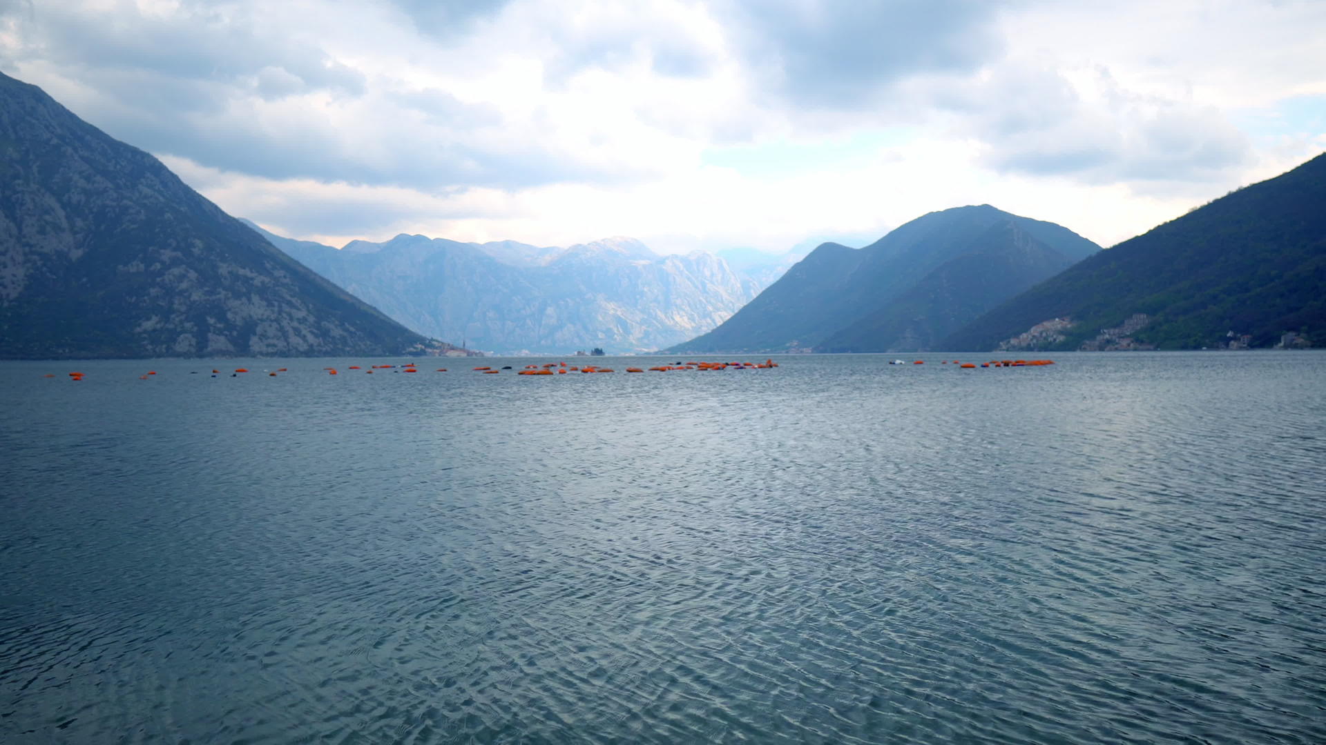 广山和海洋景观视频的预览图