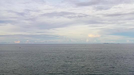 黄昏时平静的海岛视频的预览图