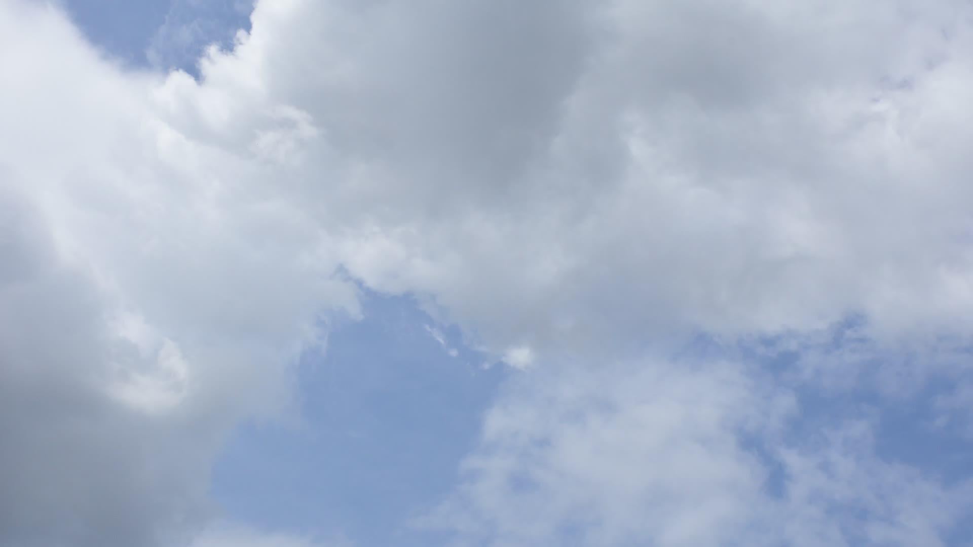 蓝天云时间折叠视频的预览图