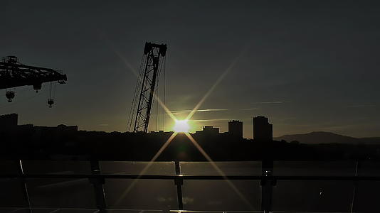 城市日落建筑工地拍摄视频的预览图