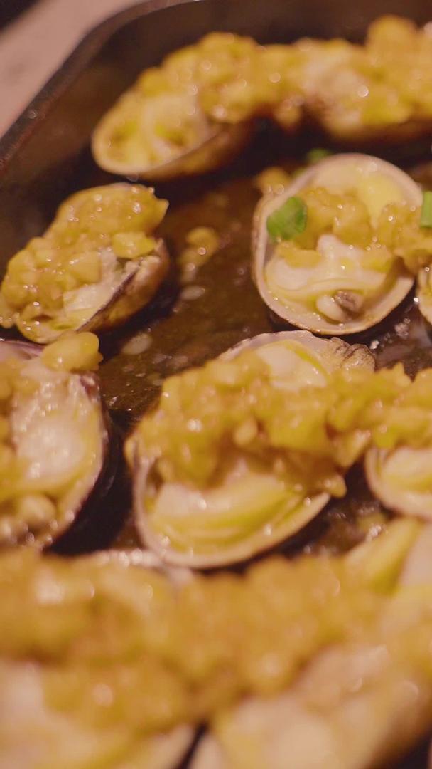 慢镜头升级拍摄素材中餐海鲜小吃碳烤花甲视频的预览图