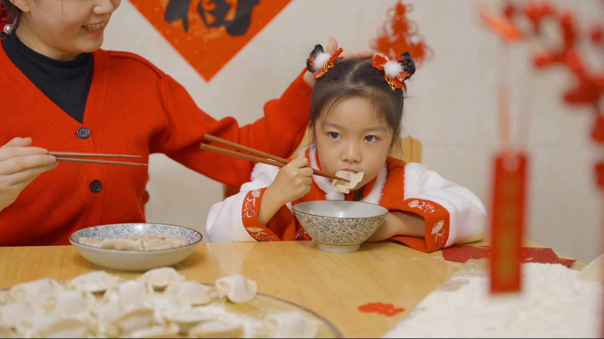 春节吃饺子的习俗民俗视频的预览图