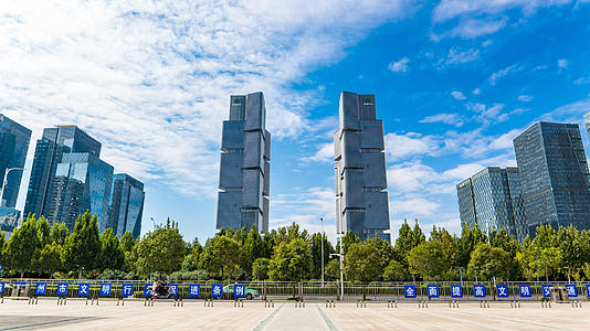 8k延时河南郑州双子塔写字楼晴空素材视频的预览图