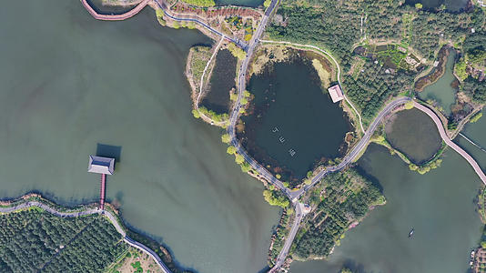 4K高空俯拍丁山湖风景视频的预览图