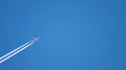 高空飞机视频的预览图