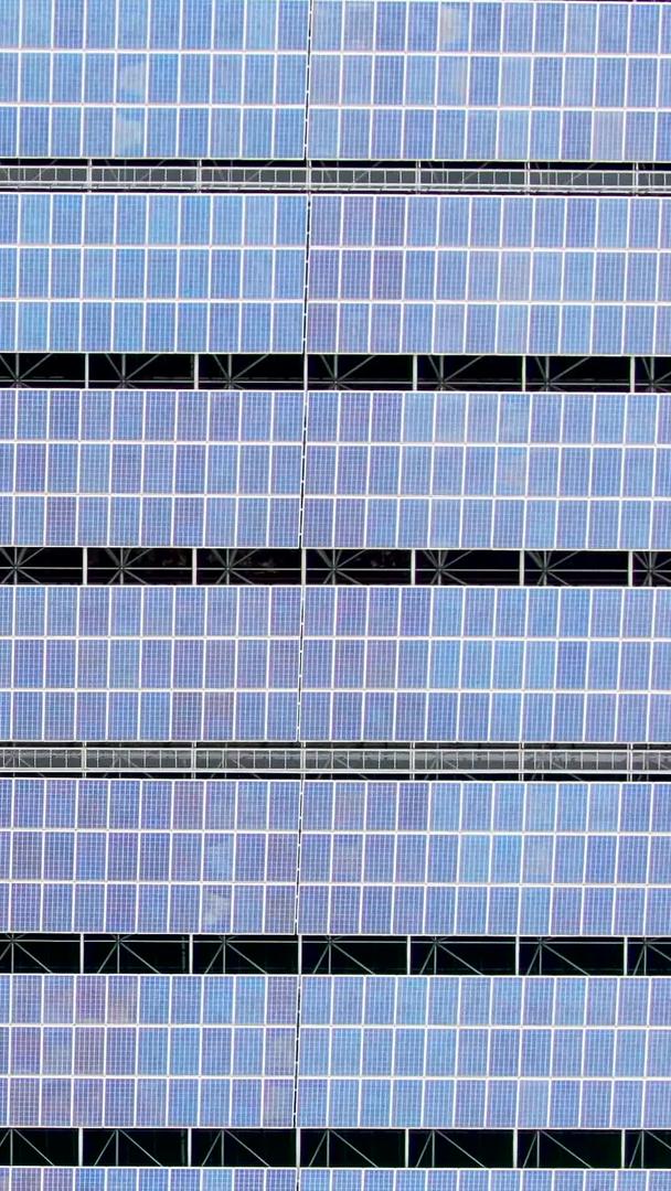 太阳能发电板航拍新能源视频的预览图