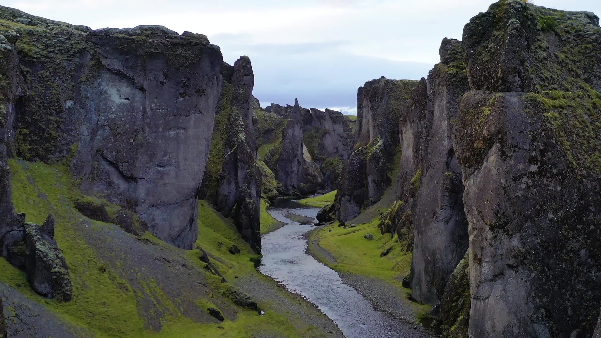 飞越东南冰原fjadrargljufur峡谷视频的预览图