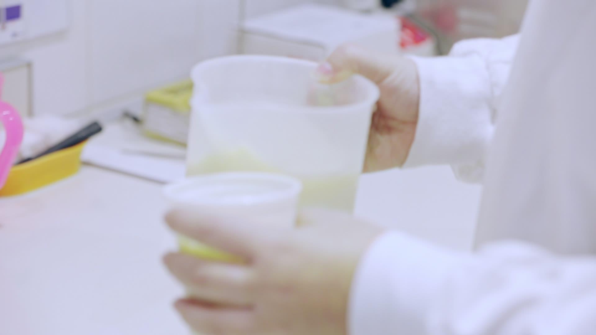 实验室牛奶质量控制产品的质量控制视频的预览图
