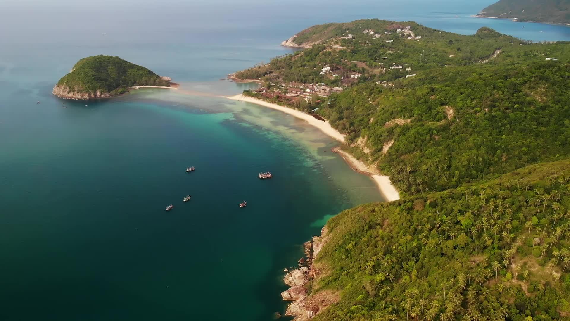 空中无人机查看泰国帕岸岛异国情调的海岸全景视频的预览图