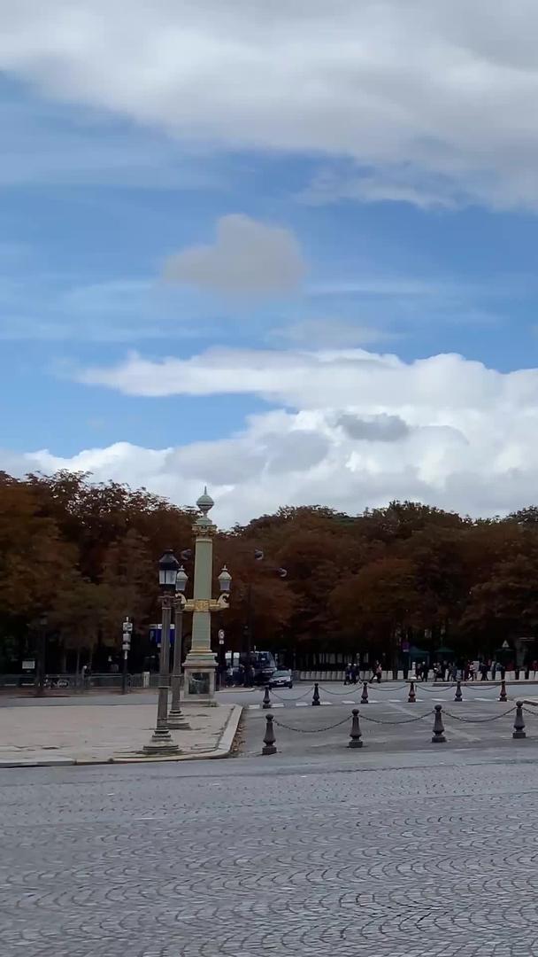 在法国巴黎协和广场拍摄视频视频的预览图