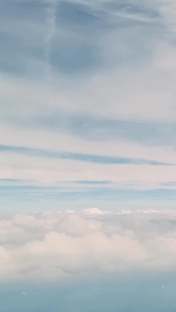 航空摄影飞机高空视角云层和窗外自然风光视频的预览图