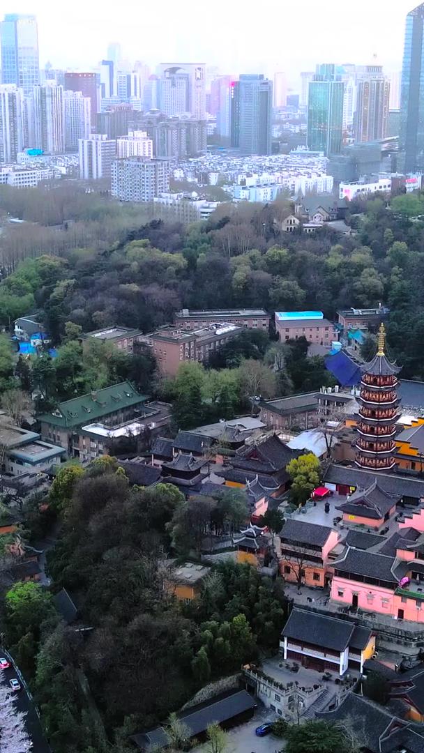 南京鸡鸣寺紫峰大厦航拍视频的预览图