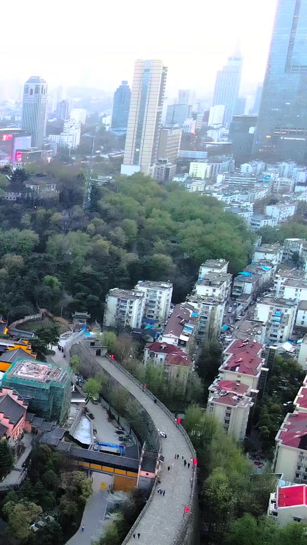 南京鸡鸣寺紫峰大厦航拍视频的预览图