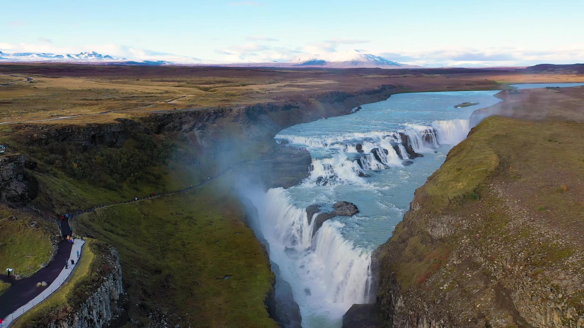 海沟瀑布飞过西南冰原的奥尔夫萨河视频的预览图