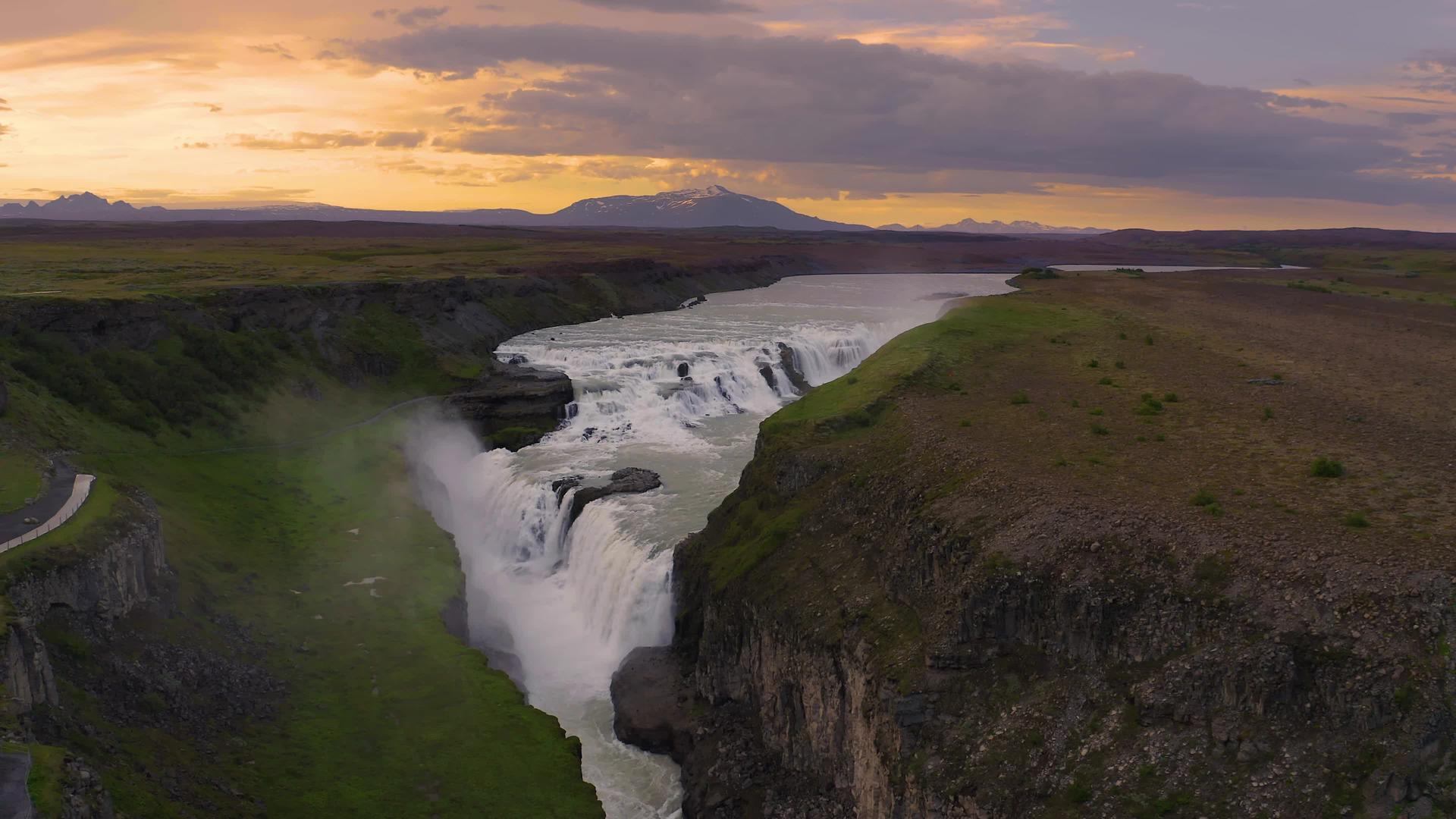 西南冰原瀑布的日落景观视频的预览图