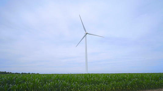 风力发电机风力发电机特写镜头视频的预览图