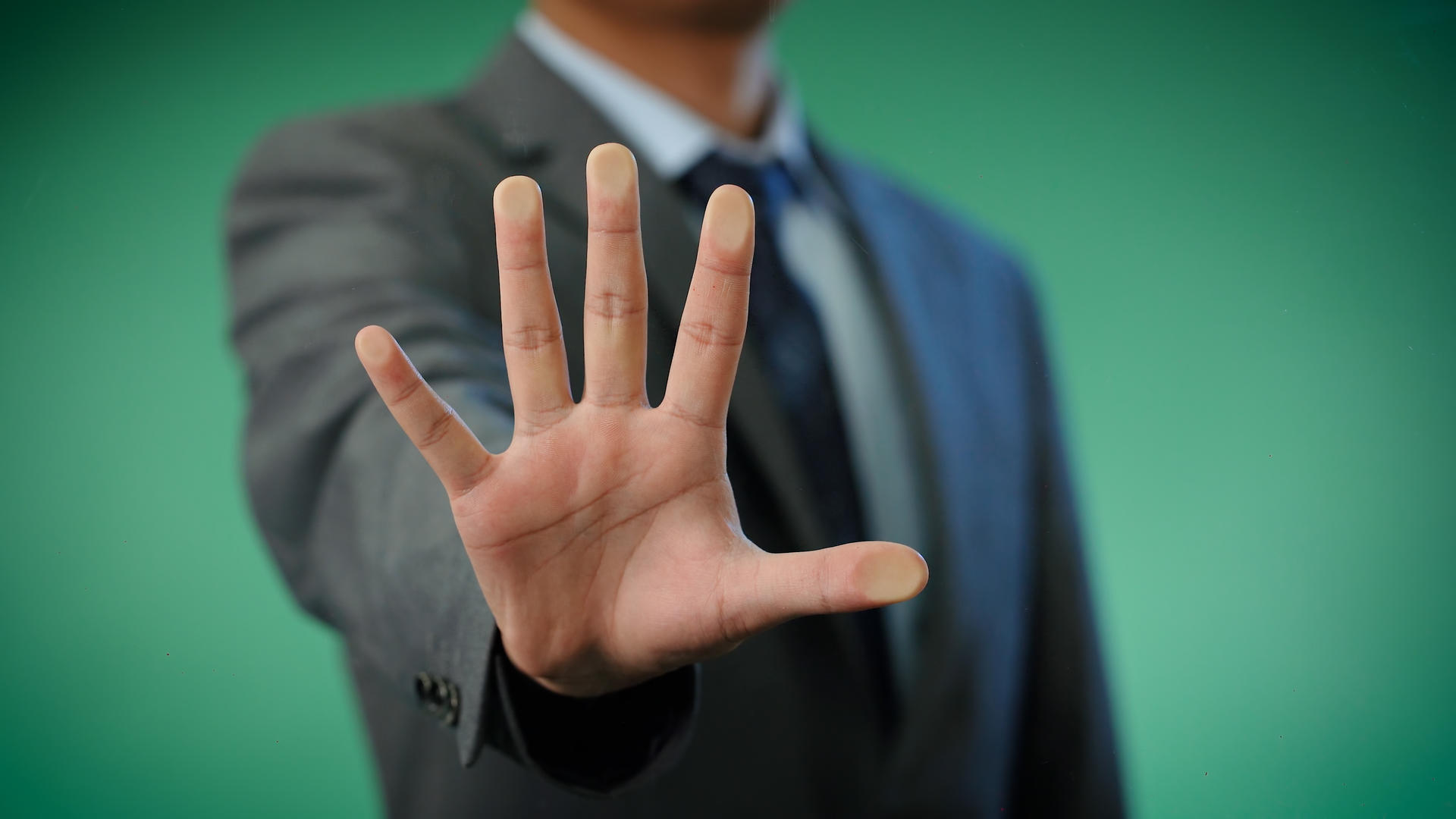 4k指纹掌纹科技合成商务男性视频视频的预览图
