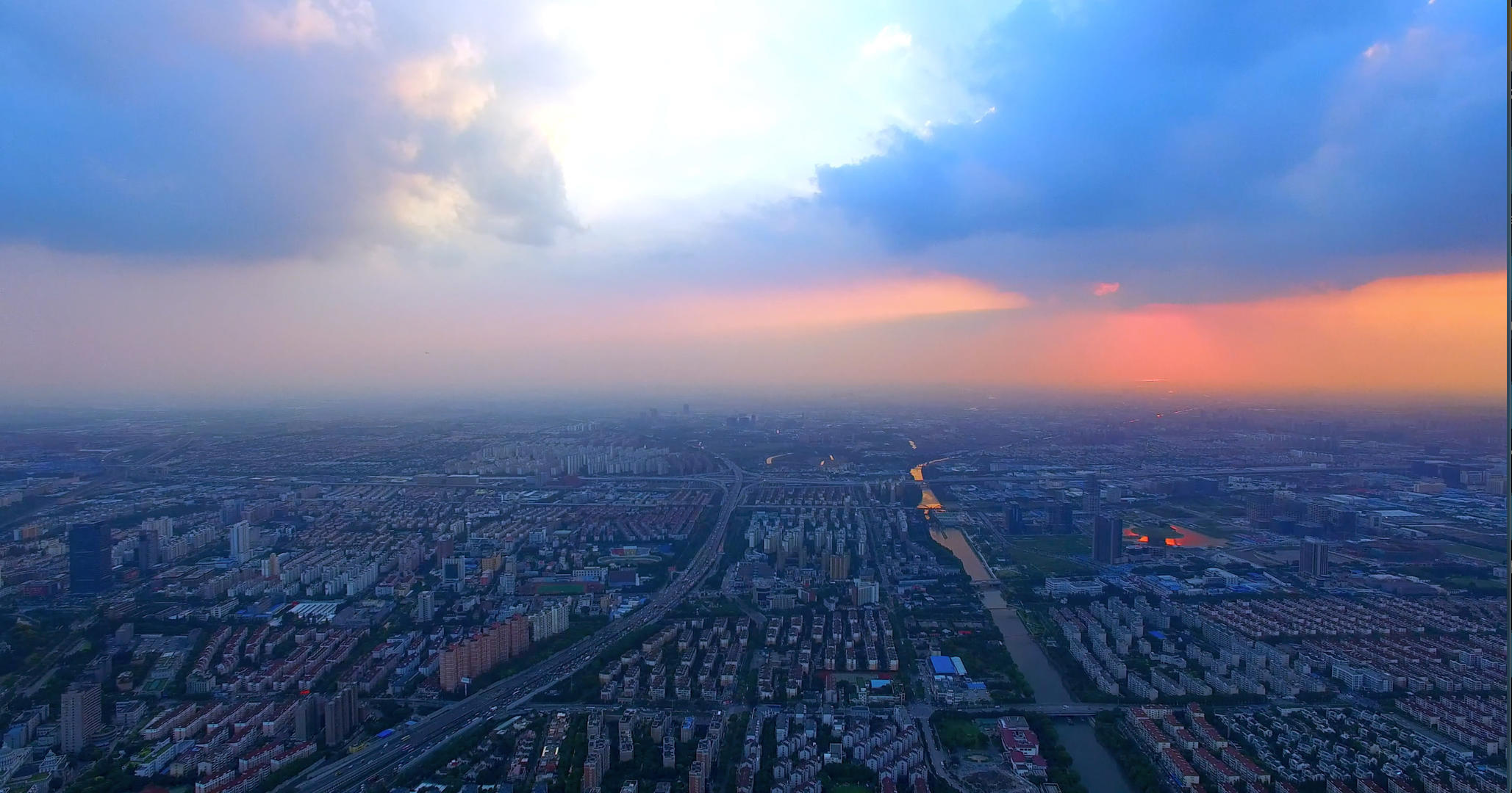 上海城市黄昏航拍视频视频的预览图