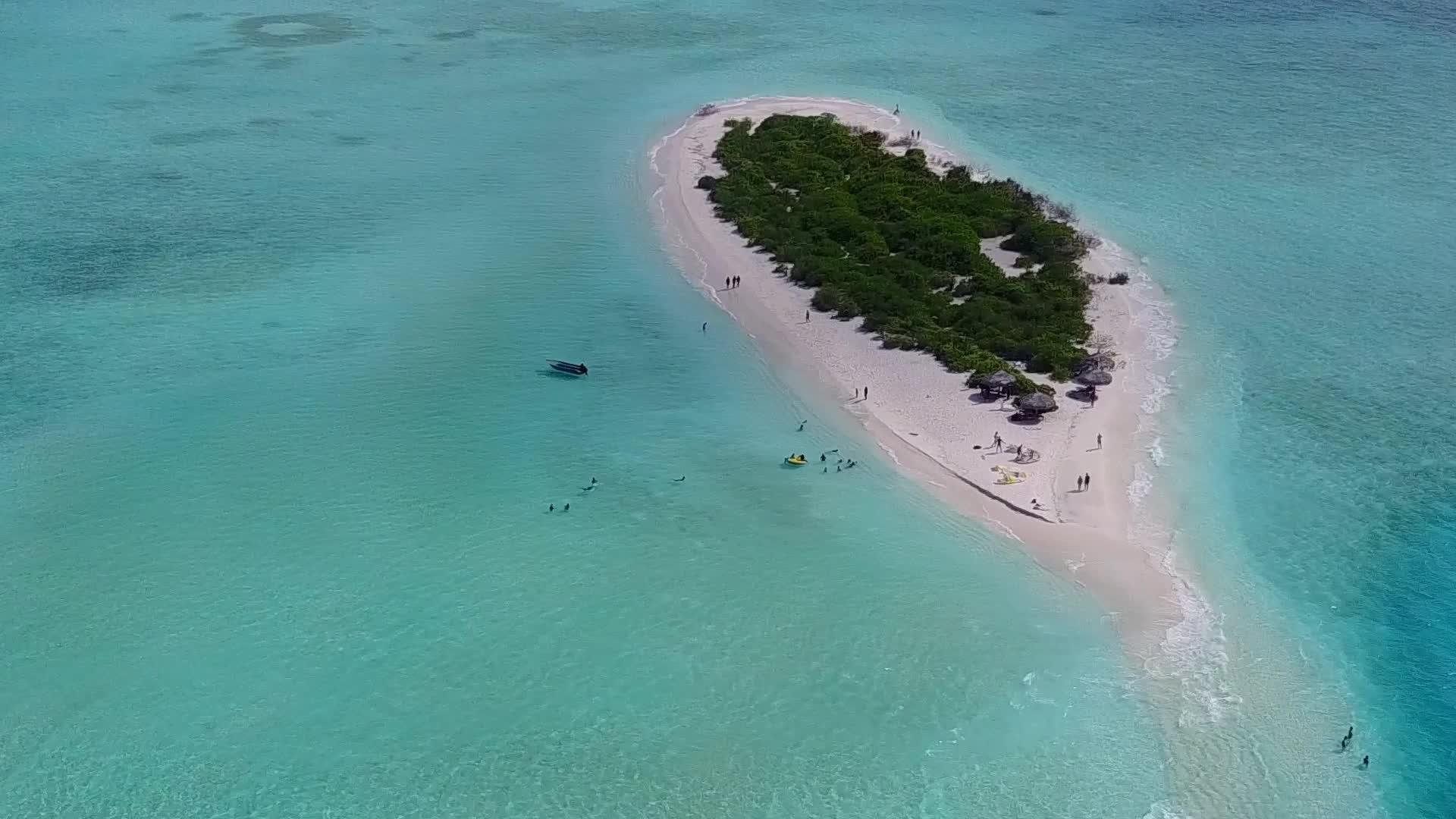 热带旅游海滩航行热带无人驾驶飞机景观视频的预览图