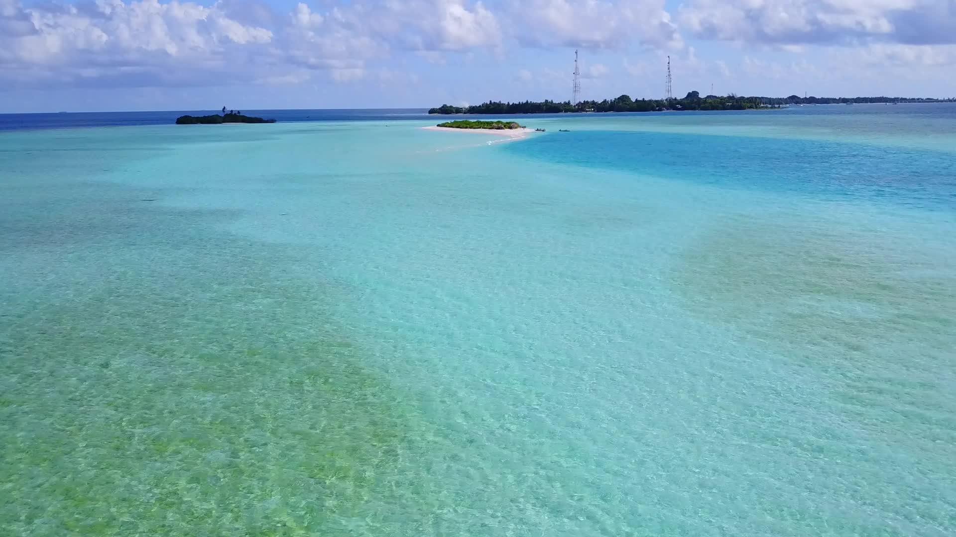 蓝海和白洋和白色的沙滩背景是间歇性的视频的预览图